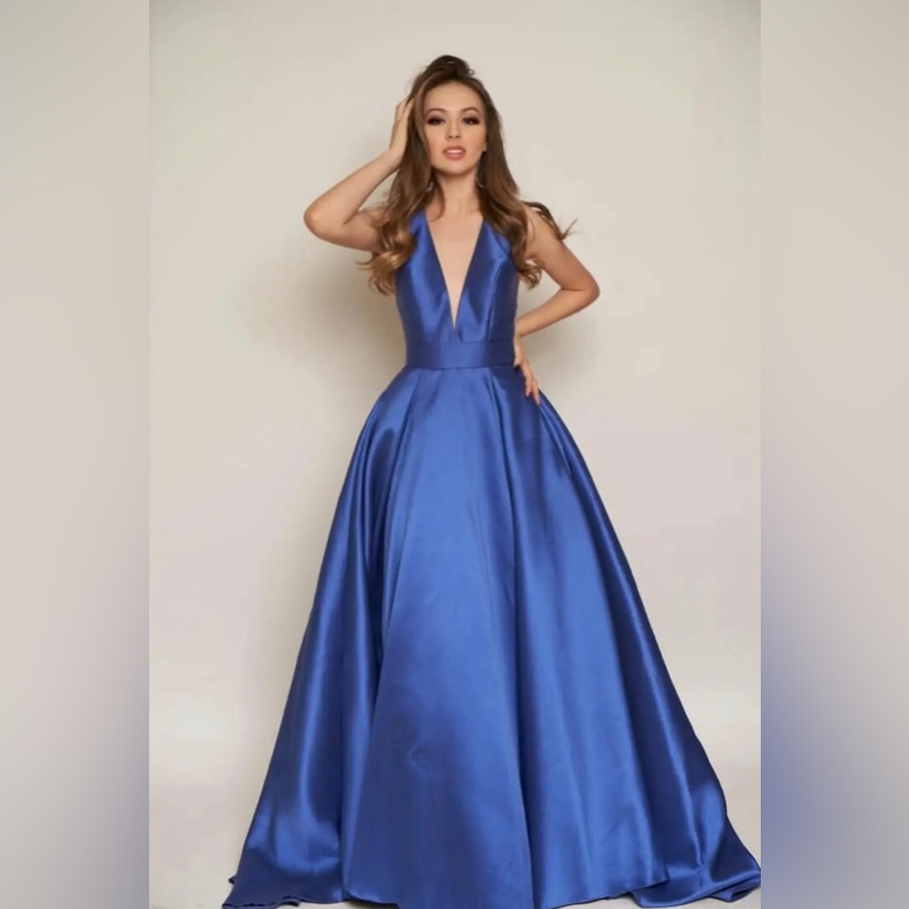 Women’s Unique Classy Blue Gown